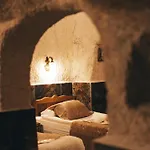 Valley Cave House Hotel 3*