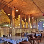 Valley Cave House 3*