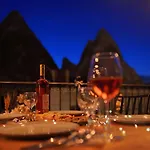 Valley Cave House Hotel 3*