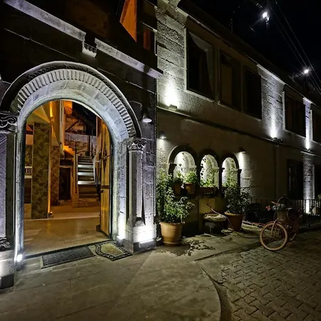 Valley Cave House Готель 2*