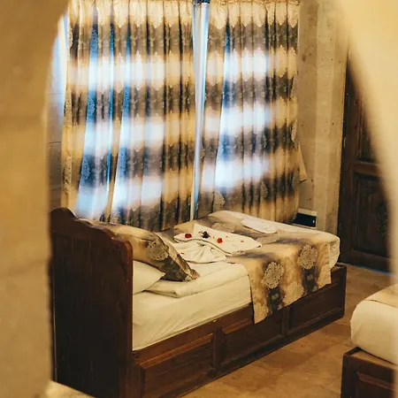 Valley Cave House Готель