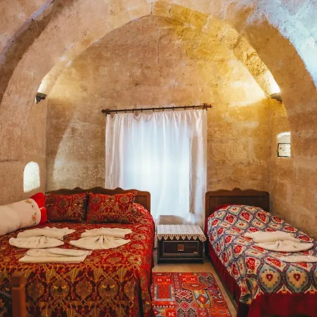 Valley Cave House Готель 2*