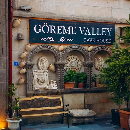 Valley Cave House 3*