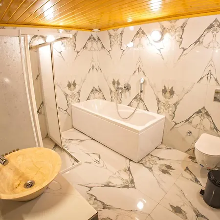 Otel Valley Cave House 2*