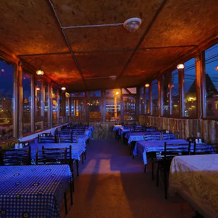 Valley Cave House 3*